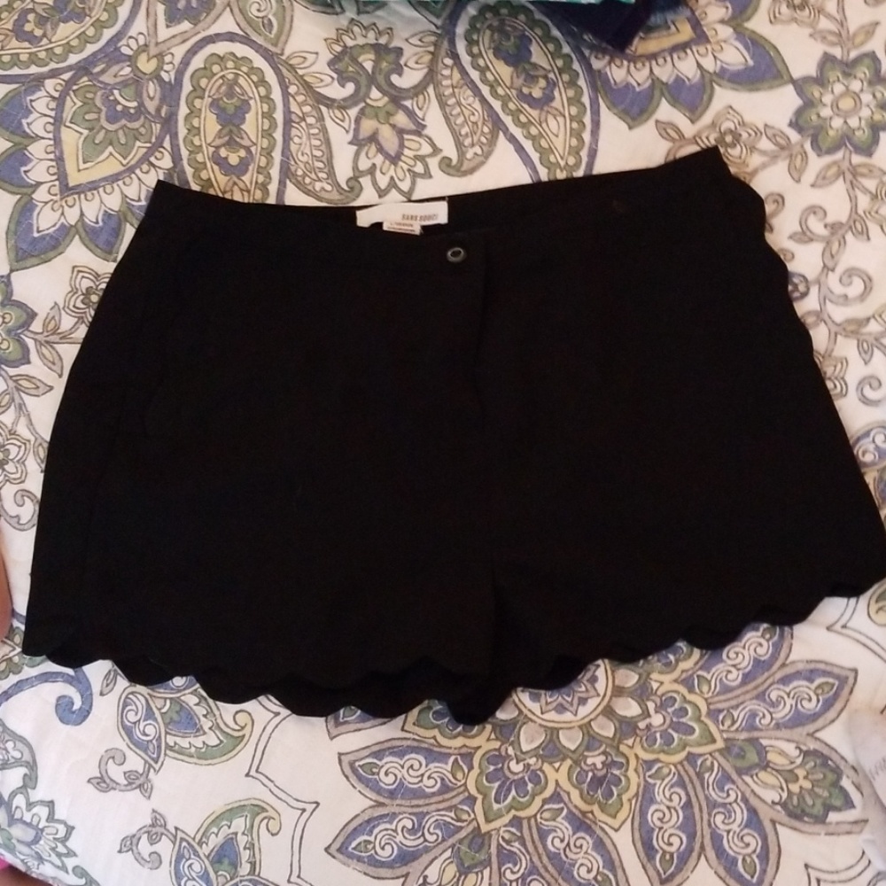 Black scalloped edge shorts